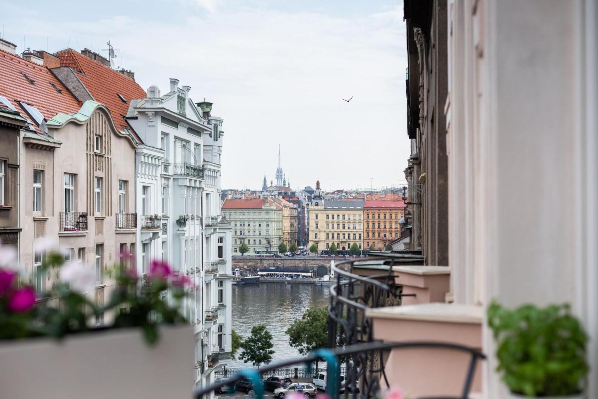 Prague Days - Sunny Riverside Apartments With Terraces Bagian luar foto