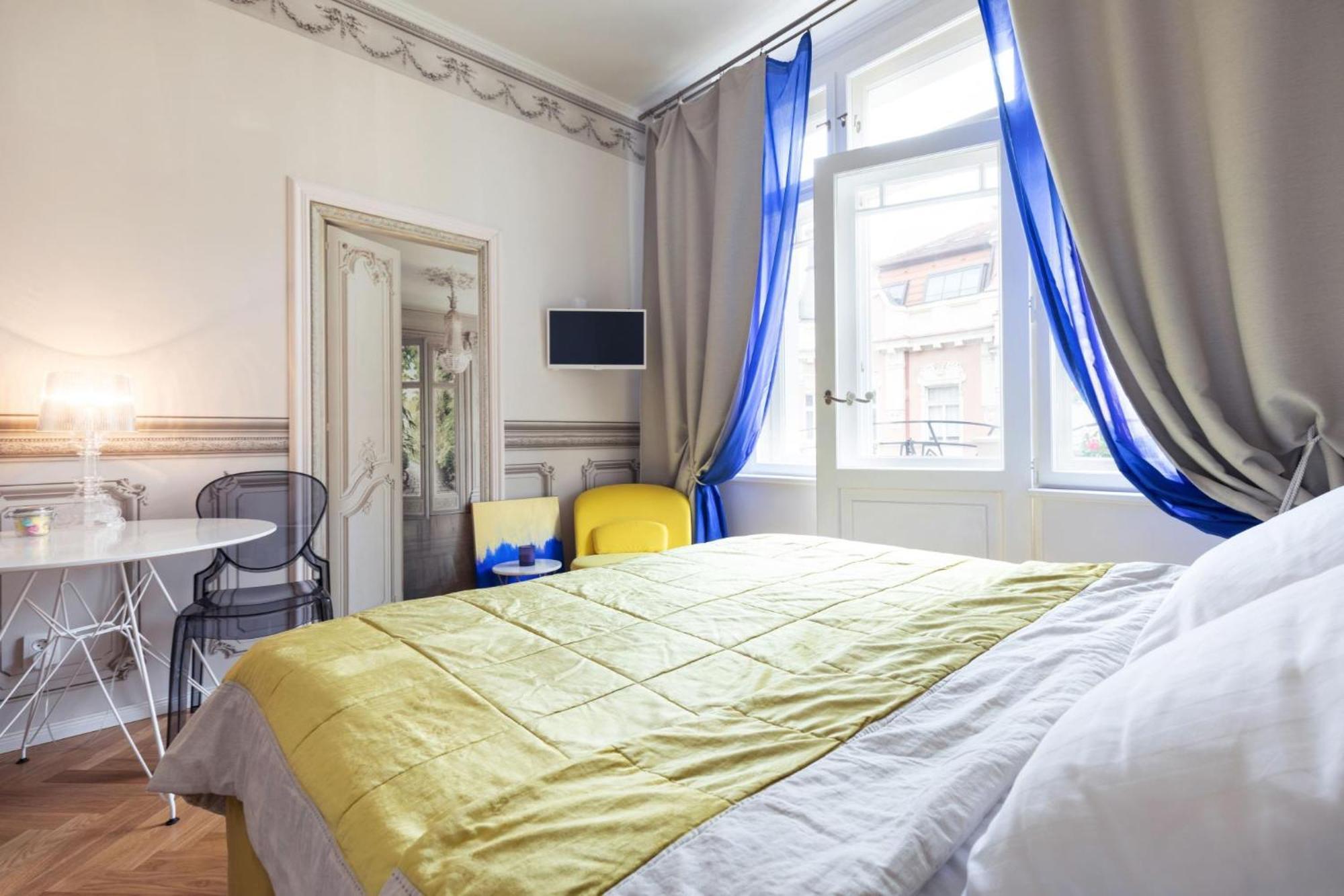 Prague Days - Sunny Riverside Apartments With Terraces Bagian luar foto